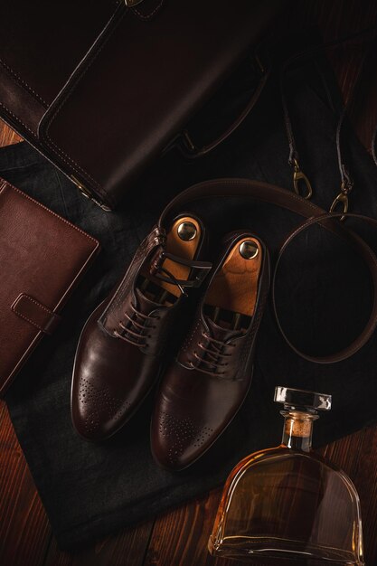 Fashionable men's classic brown shoes