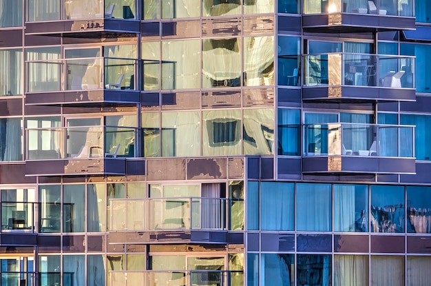 Foto fassade van een appartemententoren in rotterdam, nederland