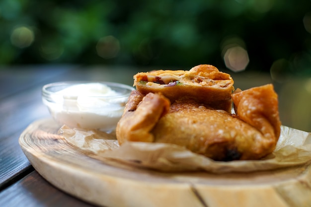 Fast food op een restaurant tafel