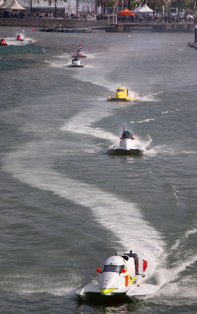 Fast powerboat racing