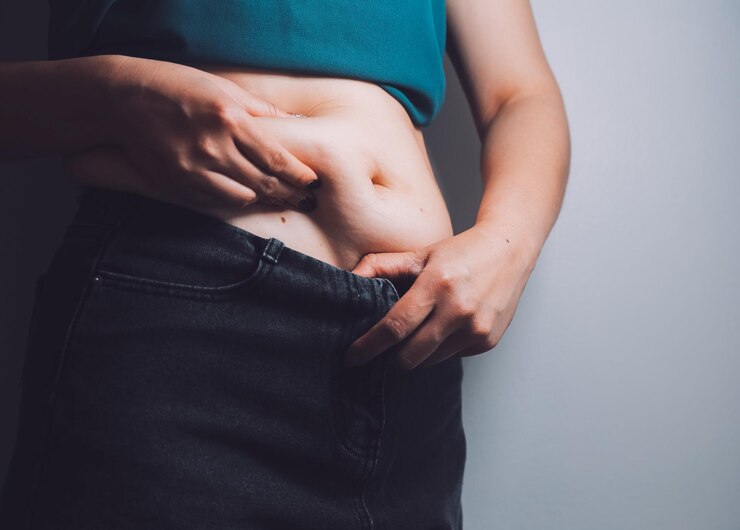 Photo fat woman fat belly chubby obese woman hand holding excessive belly fat with measure tape woman diet lifestyle concept