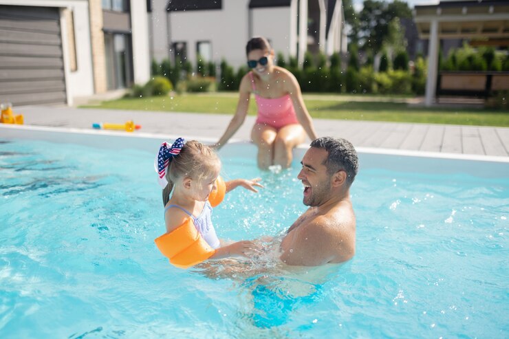 Photo father feeling happy. handsome loving father feeling happy while swimming with his cute lovely girl