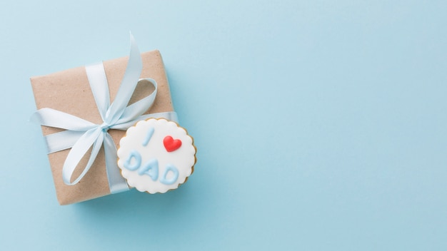 Foto disposizione festa del papà con regalo