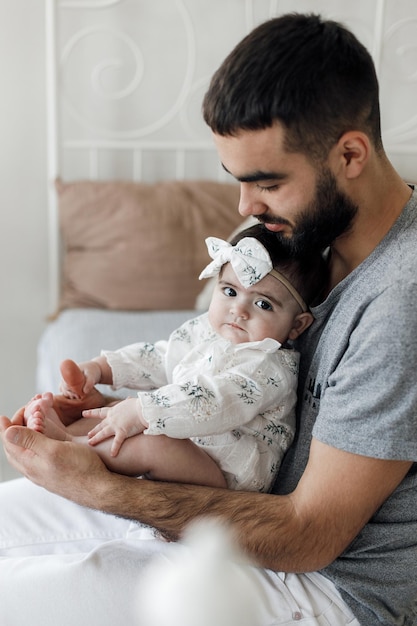 Padre e bambino piccolo bambino