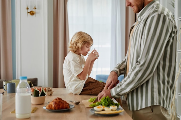 Padre e figlio al mattino