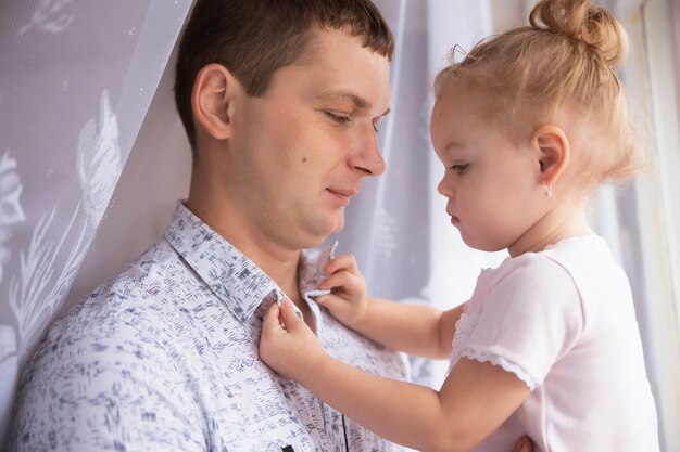 Foto padre con la figlia piccola