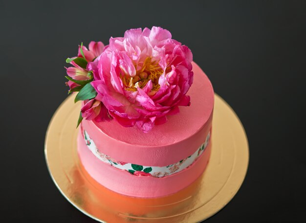 Faultline cake decoraited sugar paper and pink peony