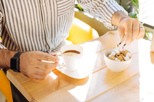 好きな飲み物。砂糖を入れたおいしいコーヒーの上面図