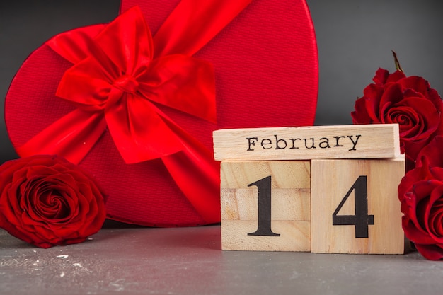 写真 バレンタインデーのカレンダーと装飾の2月14日。