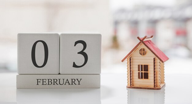 Calendario di febbraio e casa dei giocattoli. 3 ° giorno del mese. messaggio della carta da stampare o ricordare