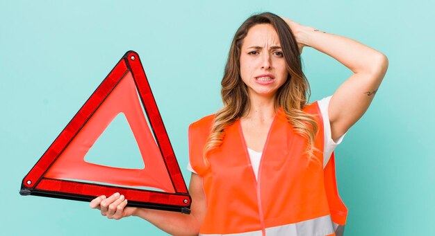 Foto sensazione di stress ansioso o spaventato con le mani sulla testa