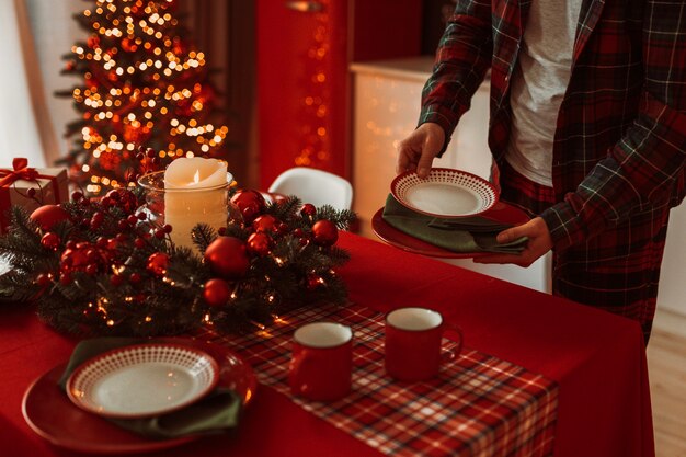 Feestelijk ingerichte keuken kerstdiner