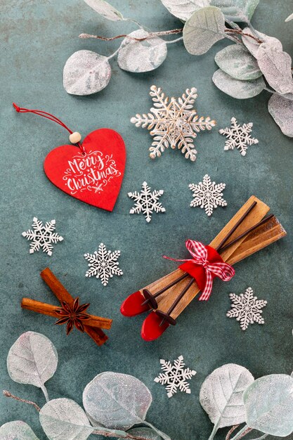 Feestelijke achtergrond met kerstversiering. Kopieer ruimte, wintervakantie wenskaart, plat lag, bovenaanzicht.