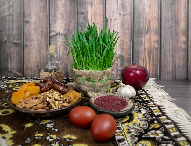 Feestelijke Navruz Tarwe met een rood lint de traditionele feestdag van de lente-equinox Nowruz