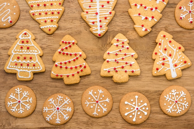 Feestelijke versierde kerst peperkoek cookies