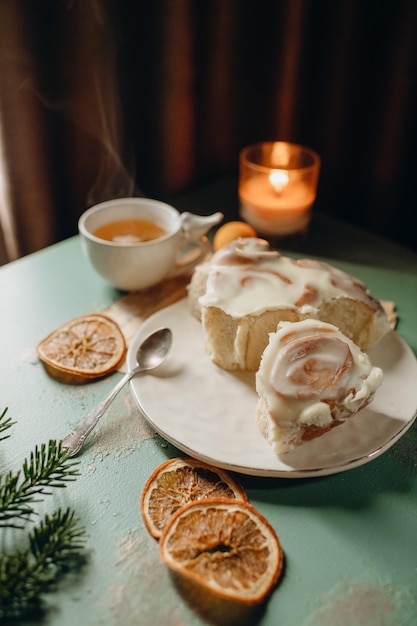 feestelijke zoete gebakjes, feestelijk diner, zelfgemaakt eten, banketbakkersproduct