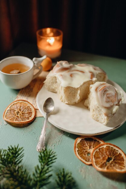 feestelijke zoete gebakjes, feestelijk diner, zelfgemaakt eten, banketbakkersproduct