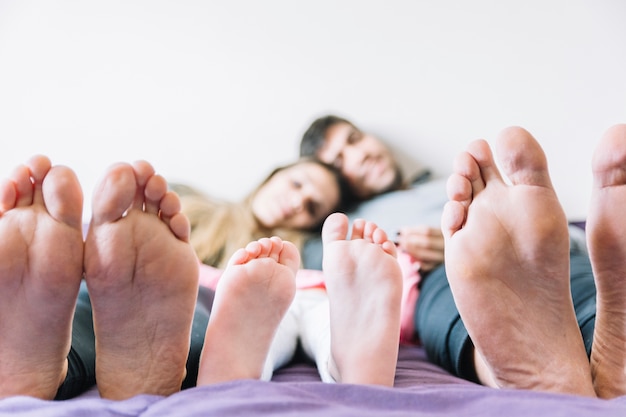 Photo feet of parents with their daughter