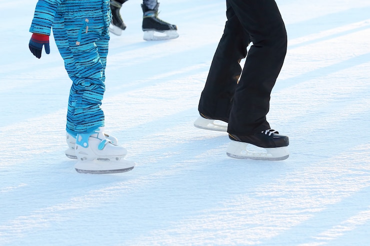 Photo feet skating on the ice rinkfeet skating on the ice rink