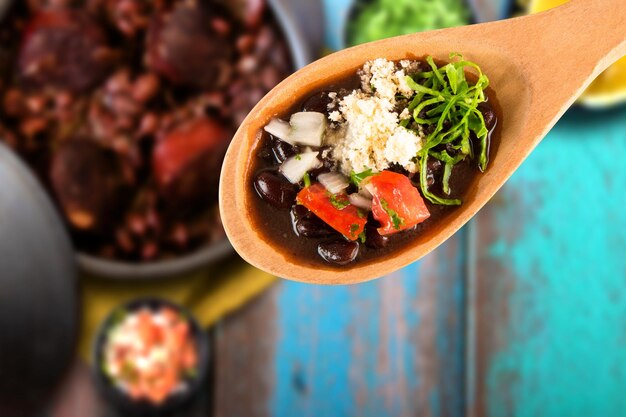 전형적인 브라질 음식의 Feijoada 요리 상위 뷰