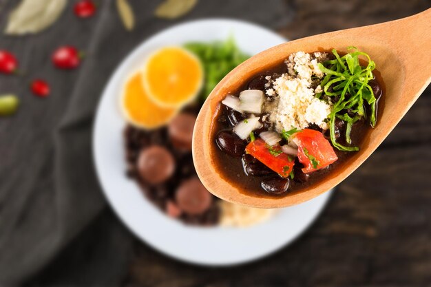 Feijoada gerecht van typisch Braziliaans eten Bovenaanzicht