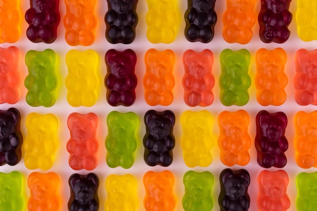 Foto fel veelkleurige gummyberen achtergrond van gelei-snoepjes