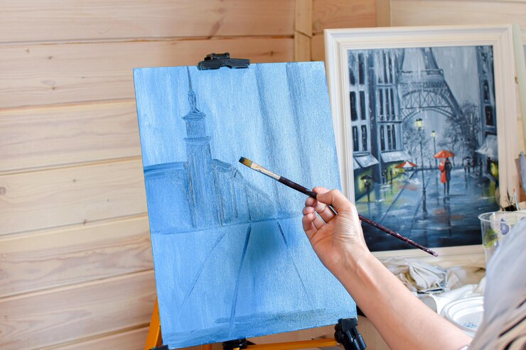 Photo female artist paints a picture on canvas at home with oil paints at home