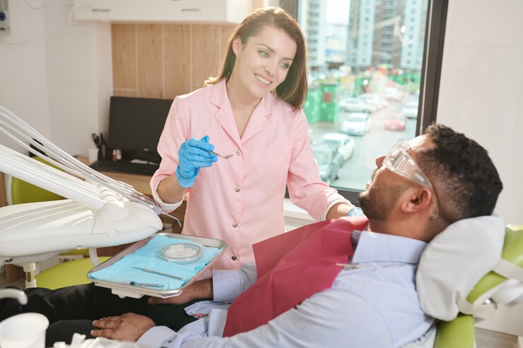 Photo female dentist working