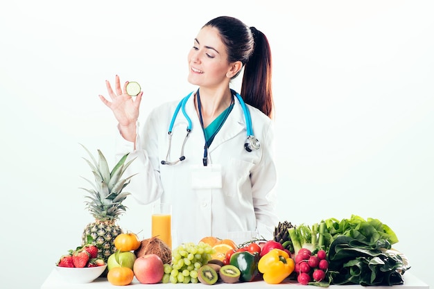 Photo female dietitian in uniform with stethoscope