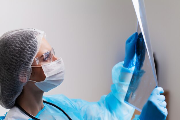 Female doctor examines an MRI image of a patient