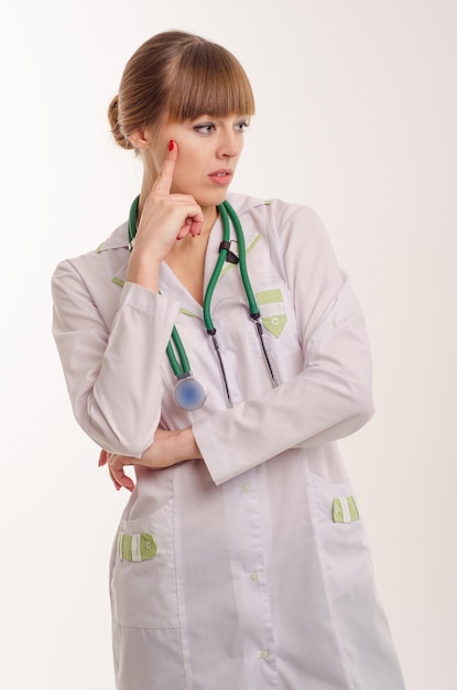 사진 phonendoscope와 흰색 배경에 여성 의사