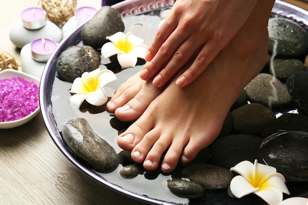 Photo female feet at spa pedicure procedure