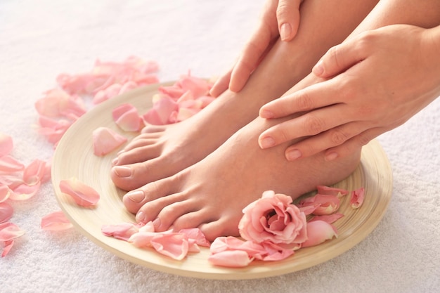 Photo female feet at spa pedicure procedure