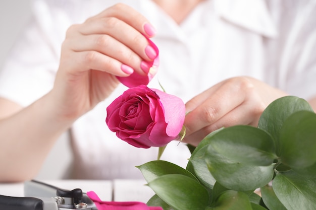 Female florist make bouqet on table working prosess