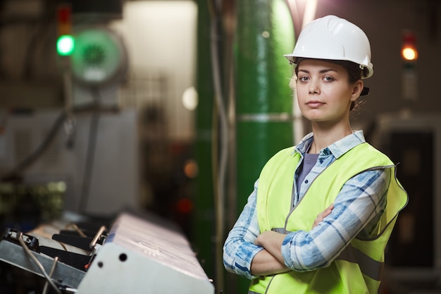 Photo female foreman in the plant