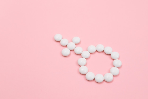 白い錠剤から作られた女性の性別記号