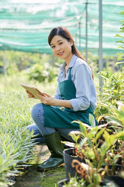 女性の温室労働者