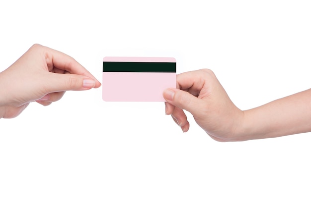 핑크 신용 카드를 들고 여성 손입니다.