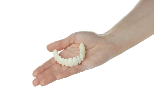 Mano femminile con denti decorativi isolati su sfondo bianco