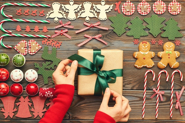 Photo female hands over christmas gift