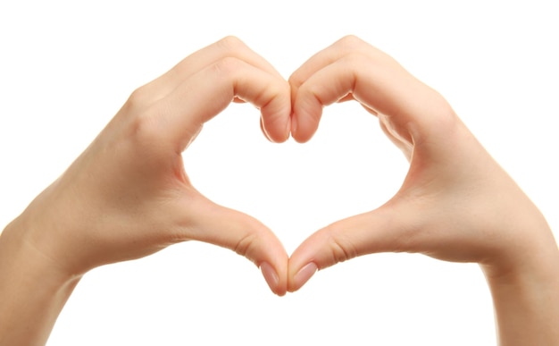 Foto mani femminili a forma di cuore su sfondo bianco