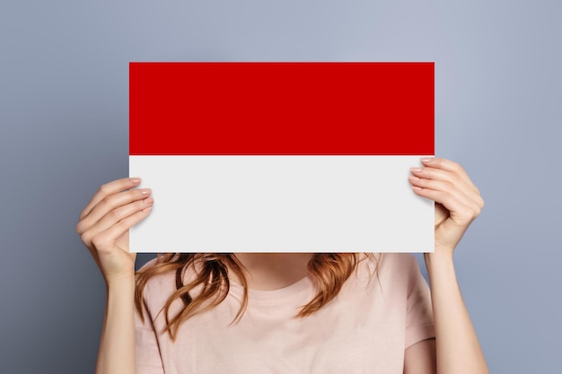 Photo female hands holds blank white speech bubble with polish flag