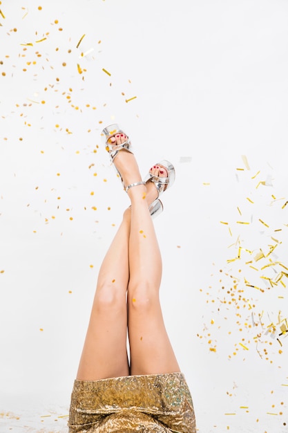 Foto gambe femminili alla festa