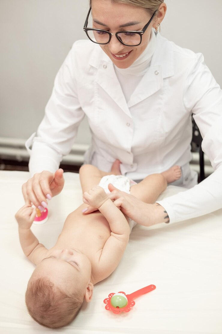 Photo female masseur doing baby massage for infant baby child