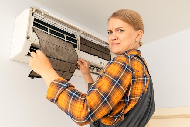 Female master and air conditioner air conditioner repair