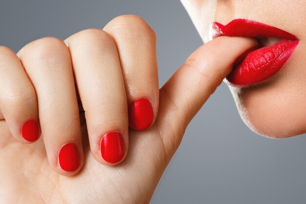 Красивое описание девушки с красным маникюром Фото Red Manicure, более 96 000 качественных бесплатных стоковых фото