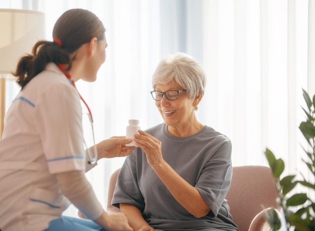 Photo female patient listening to a doctor in hospital