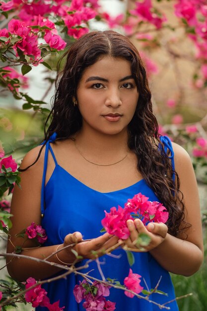 Photo female portrait session in the field