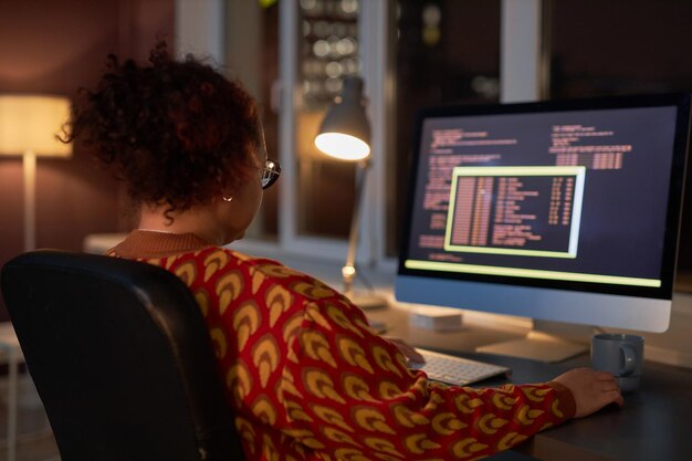 Photo female programmer working till late night