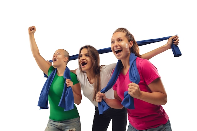 Foto fan di calcio femminile che tifano per la squadra sportiva preferita con emozioni luminose isolate su studio bianco